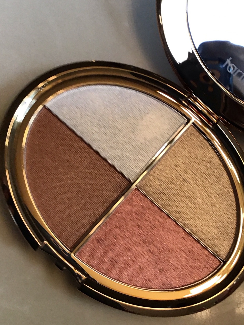 TARTE highlighter palette. Sheer shades of white, gold, pink and bronze. - Picture 6 of 6